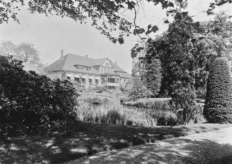 Datei:Haus Garten Holler KA 10neu SW.jpg